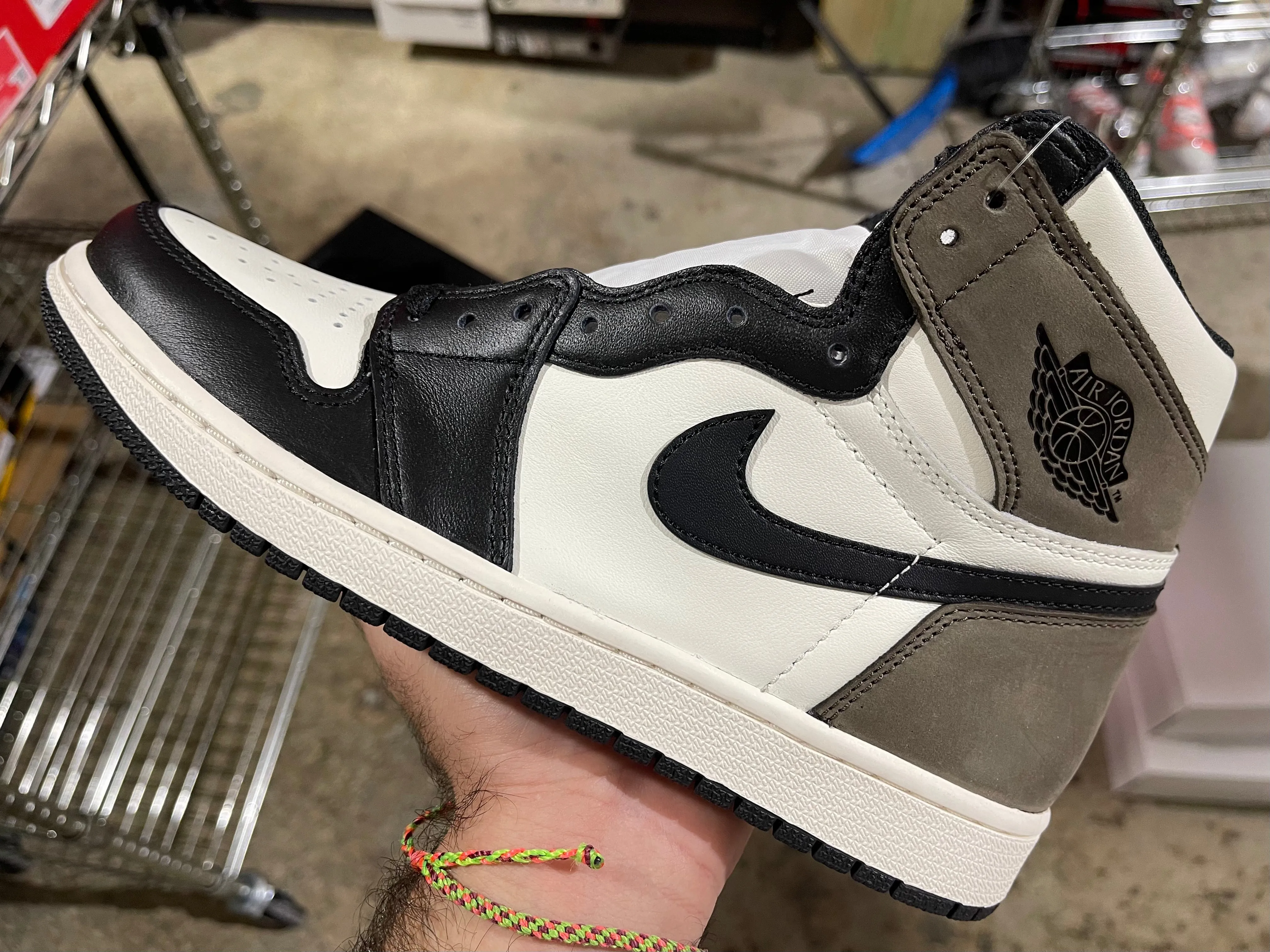 Air Jordan 1 Retro High OG - Mocha
