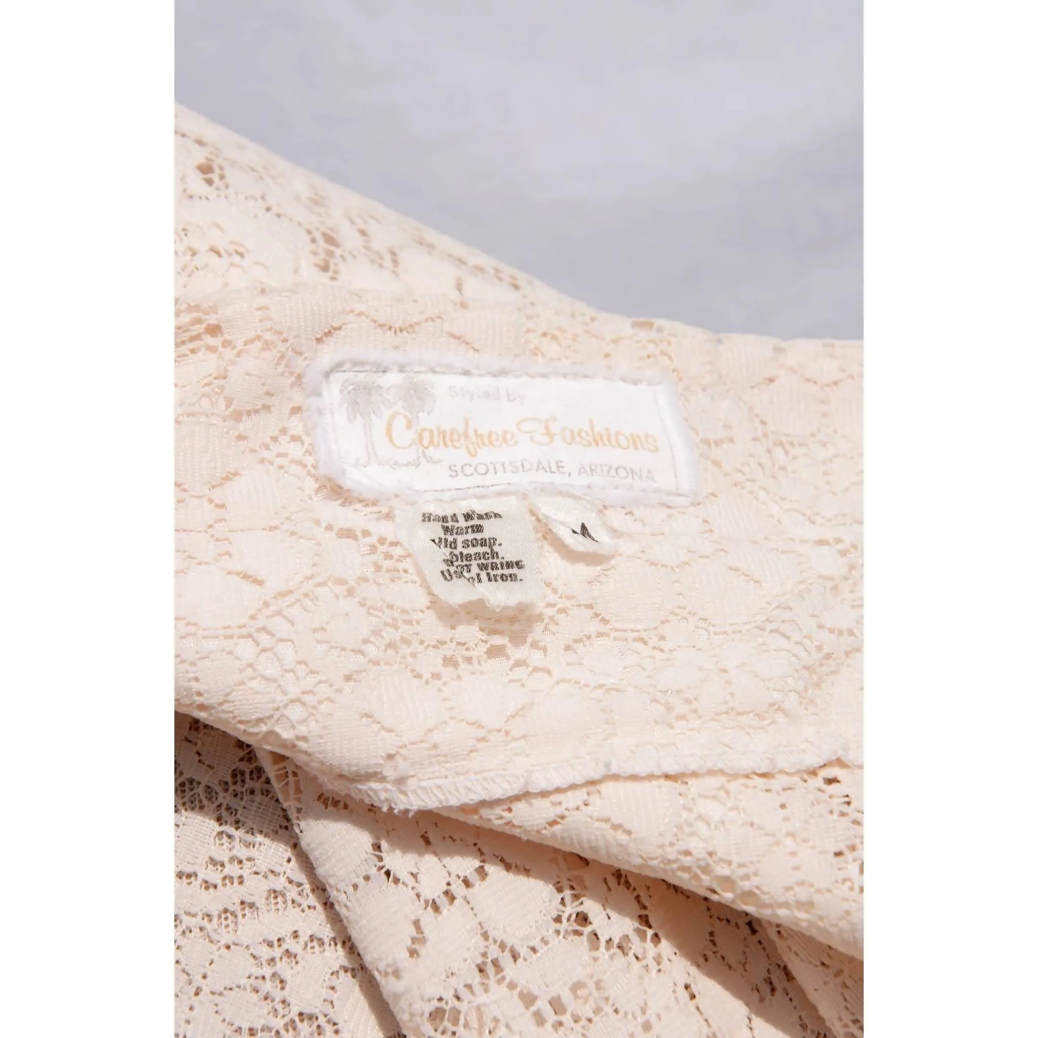 CAREFREE FASHIONS Lace Cream Floral Top | Size M/L