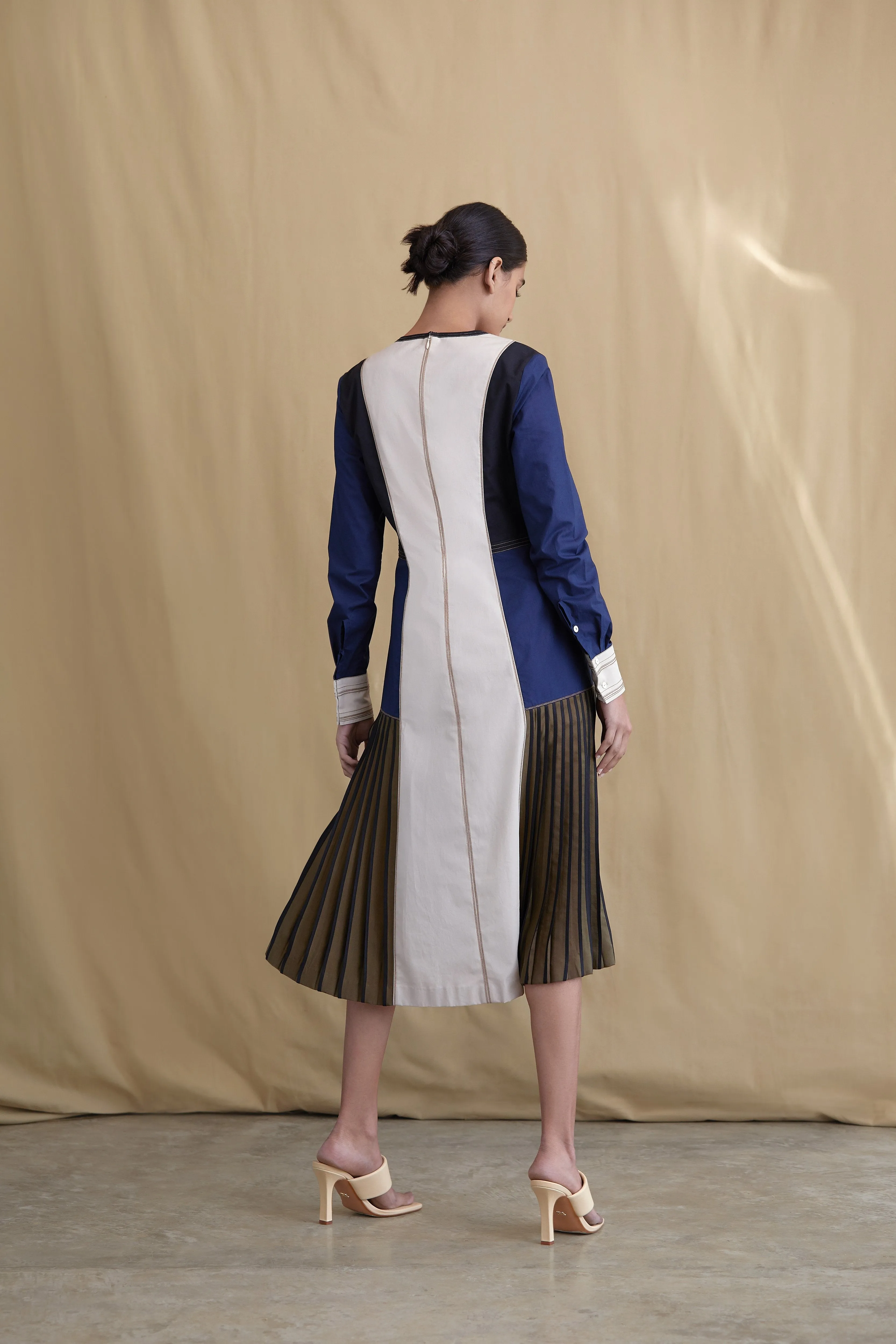 Colour-block dress with side pleating