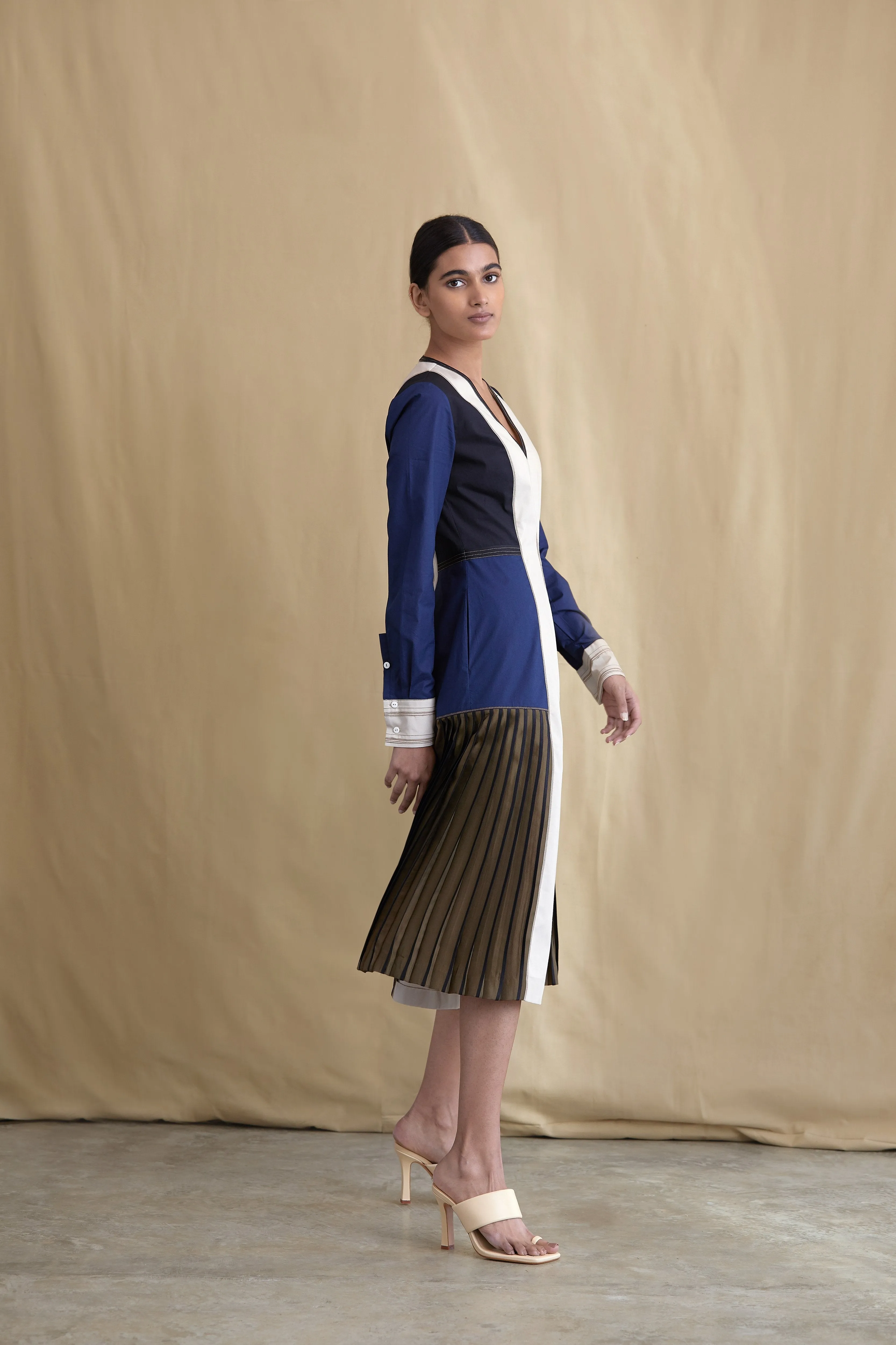 Colour-block dress with side pleating