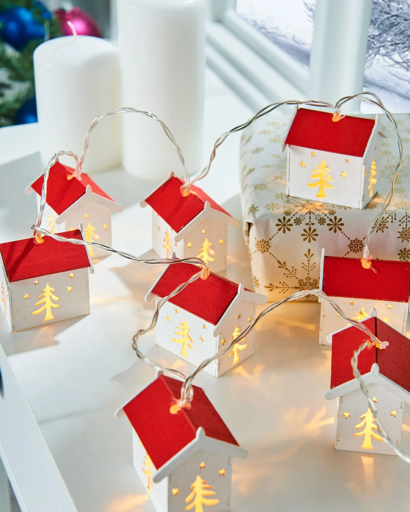 Decorative Wooden House LED Lights String, 1.8 m